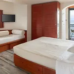Hotell Hotel Strand 3*