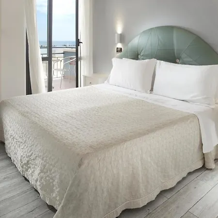 Hotel Strand Hotel 3*
