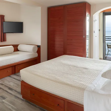 فندق Hotel Strand 3*