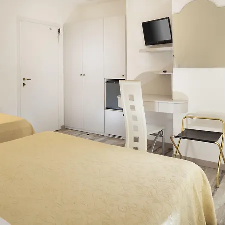 فندق Hotel Strand 3*