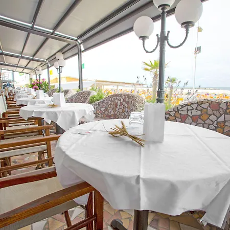 Hotell Hotel Strand 3*