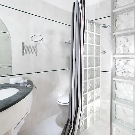 Hotel Strand מלון 3*