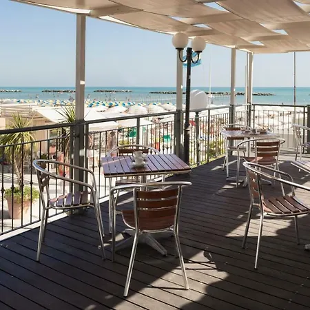 Hotel Strand Hotel 3*