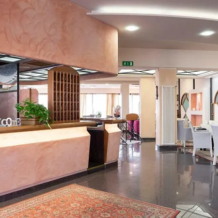 Hotel Strand Hotel 3*